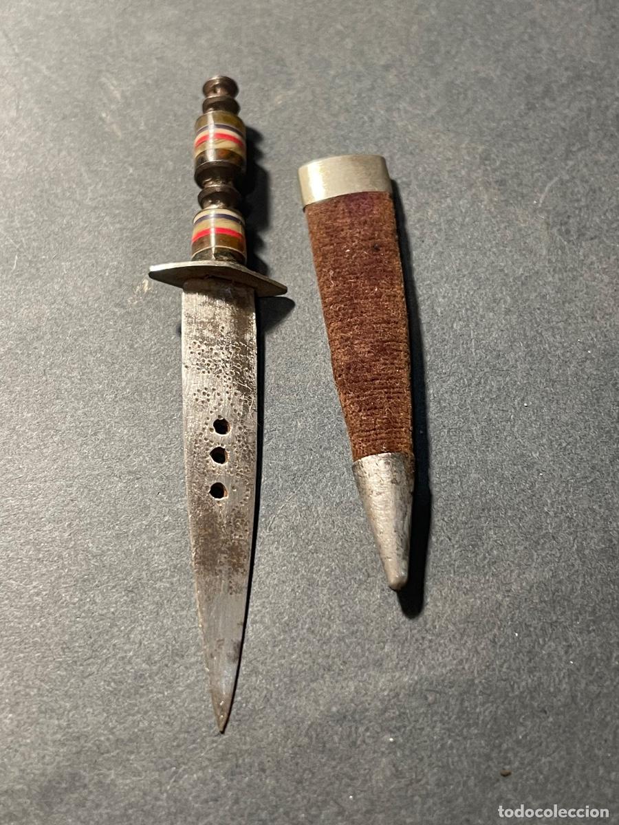 Militaria: PROSTITUCI&Oacute;N - ANTIGUO PU&Ntilde;AL DE PROSTITUTA - CON SU FUNDA PRINCIPIO S. XX - HOJA GRABADA ,