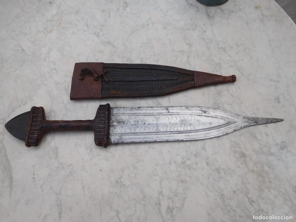 Militaria: Daga africana antigua Toubou Tebu