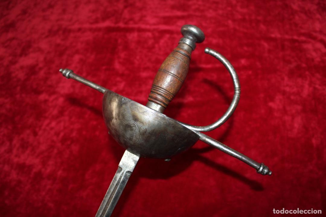 Militaria: espada ropera de taza