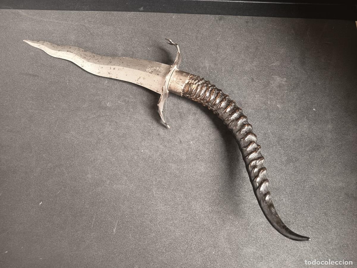 Militaria: Daga africana bueno de ant&iacute;lope