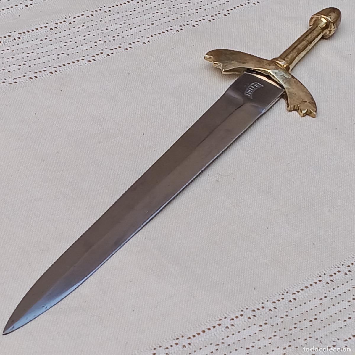 Militaria: 2 ) ESPADA CORTA DE TOLEDO- FORJADA EN ACERO Y EMPU&Ntilde;ADURA EN BRONCE.