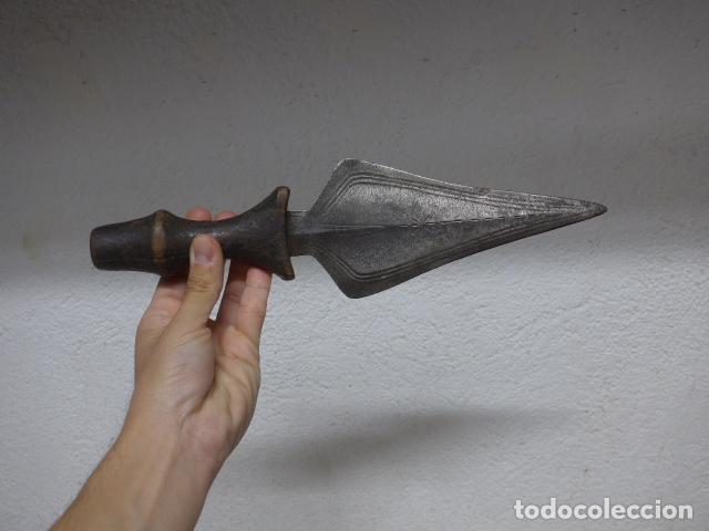 Militaria: Antiguo cuchillo africano etnico de tribu, original. Africa.