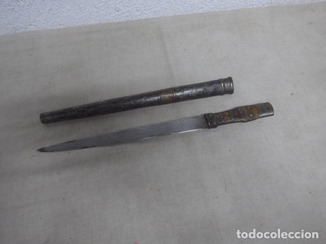 Militaria: Antiguo cuchillo original del siglo XIX a identificar, con su funda.