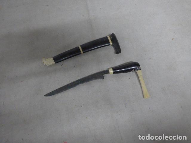 Militaria: Antiguo cuchillo etnico a identificar, seguramente de la zona de Indonesia.