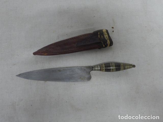 Militaria: Antiguo cuchillo canario original, con su funda.