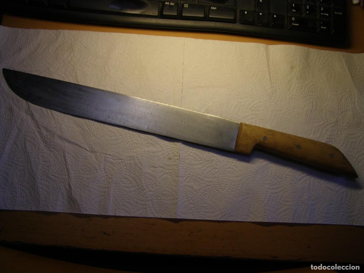 Militaria: Antiguo cuchillo marca SURROCA. OLOT, de acero al carbono forjado.