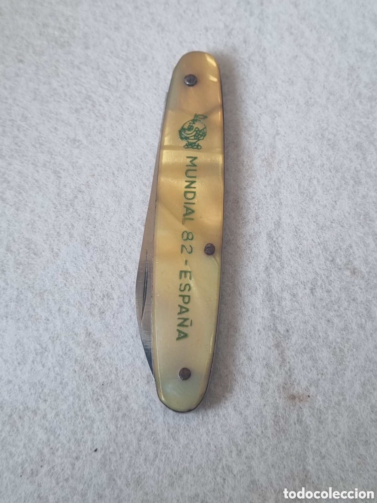Militaria: Navaja Mundial 82-Espa&ntilde;a nacarina amarilla