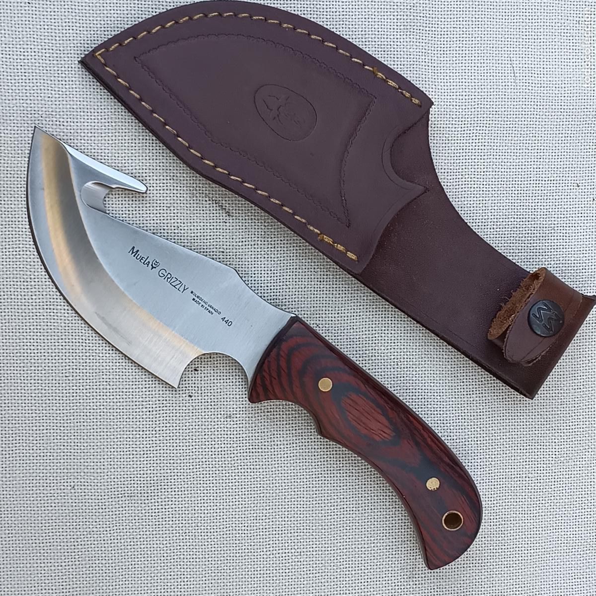 Militaria: CUCHILLO CAZA DESOLLADOR MARCA MUELA - GRIZZLY - CON SU FUNDA CUERO.