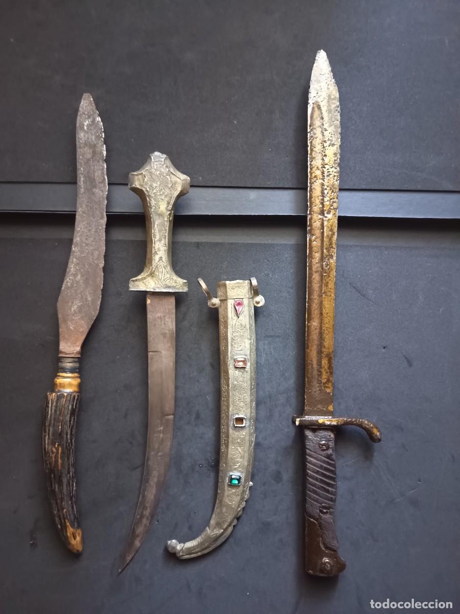 Militaria: Lote de bayoneta alemana, cuchillo y gumia