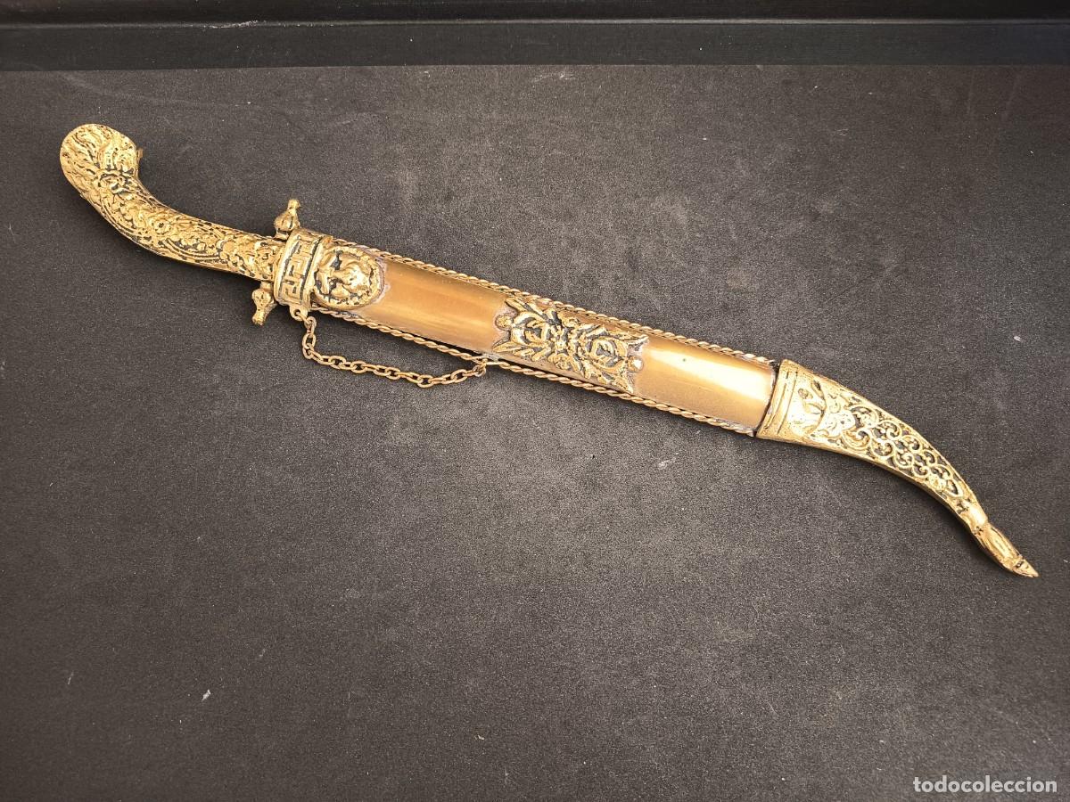 Militaria: Daga de acero y bronce