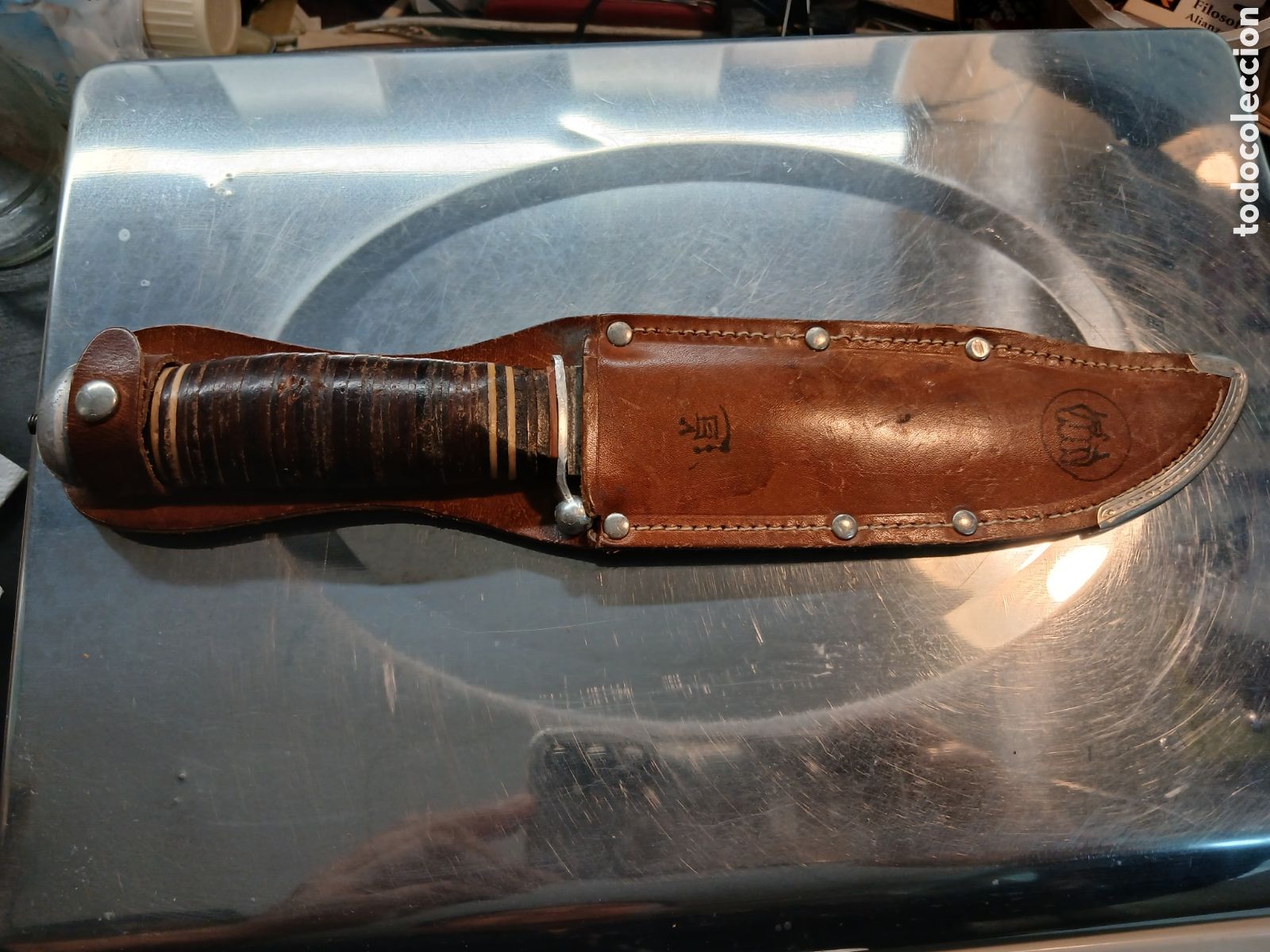 Militaria: CUCHILLO DE CAZA CON FUNDA DE CUERO