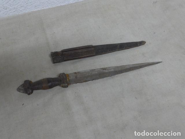 Militaria: Antiguo cuchillo africano original y con su funda, Africa, etnico.