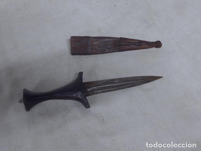 Militaria: Antiguo cuchillo africano original y con su funda, Africa, etnico.