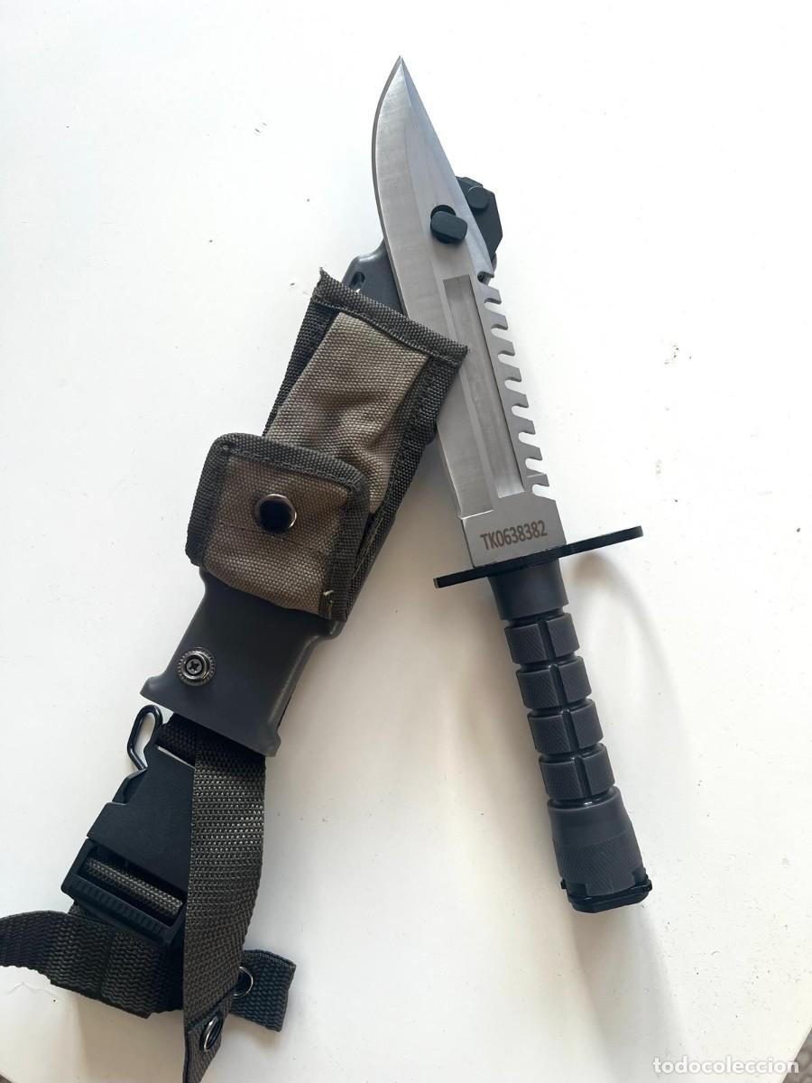Militaria: cuchillo bayoneta M 9 acople a un rifle tipo M16 o AR-15