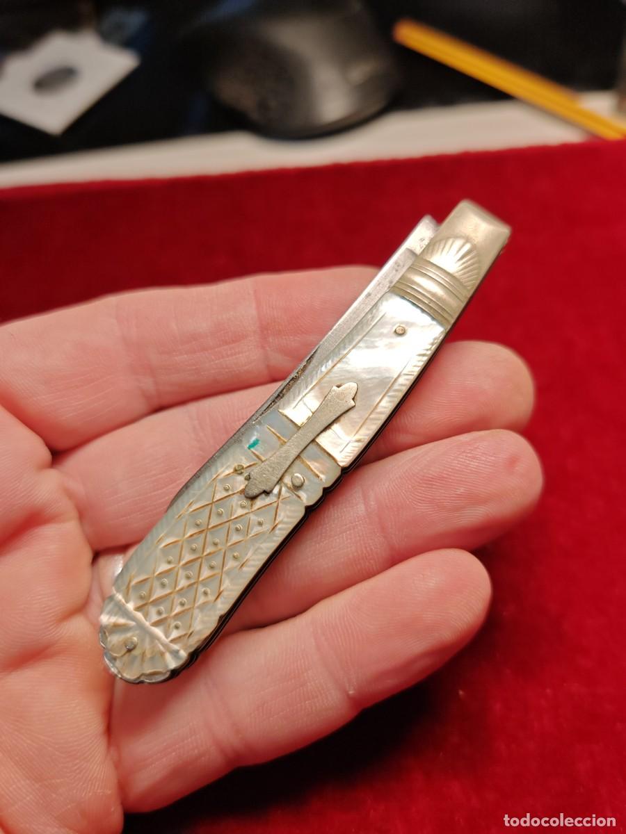 Militaria: Preciosa navaja cachas de n&aacute;car y con hojas muy usadas y finas muy antigua