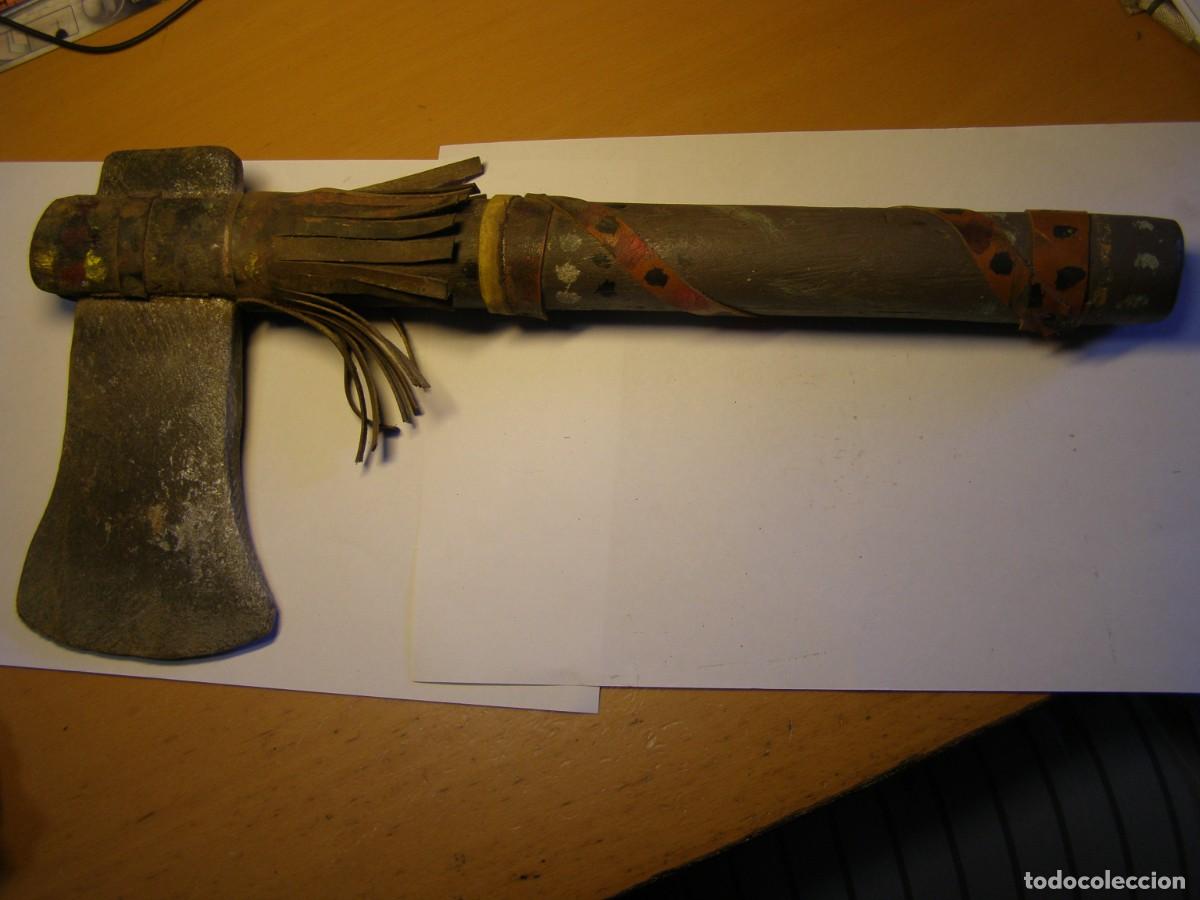 Militaria: Hacha antigua, r&eacute;plica vieja para teatro o cine. Ideal para recreaciones o espect&aacute;culos.