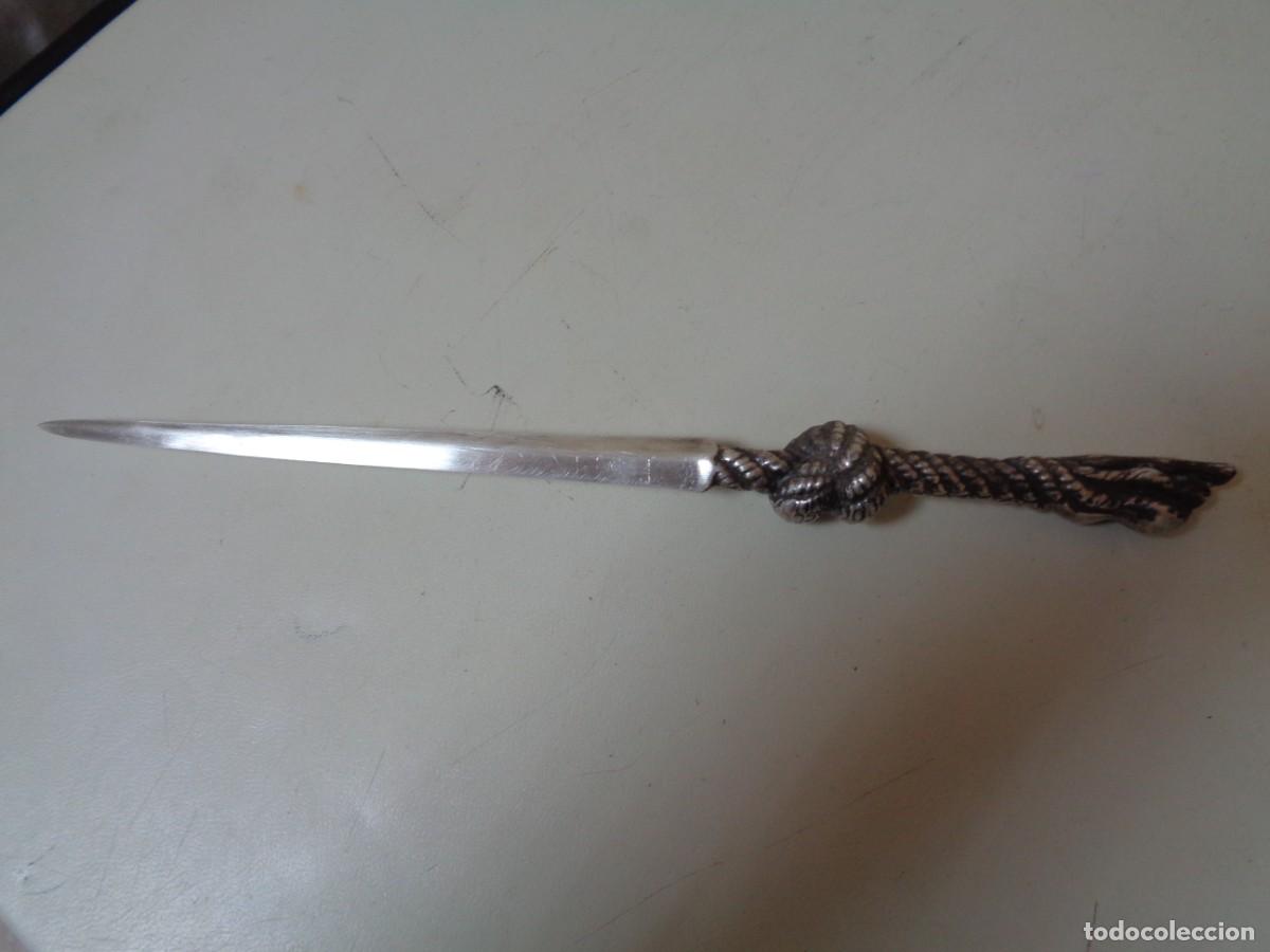 Militaria: daga o estilete siglo XIX marcaje Valenta. parece plata
