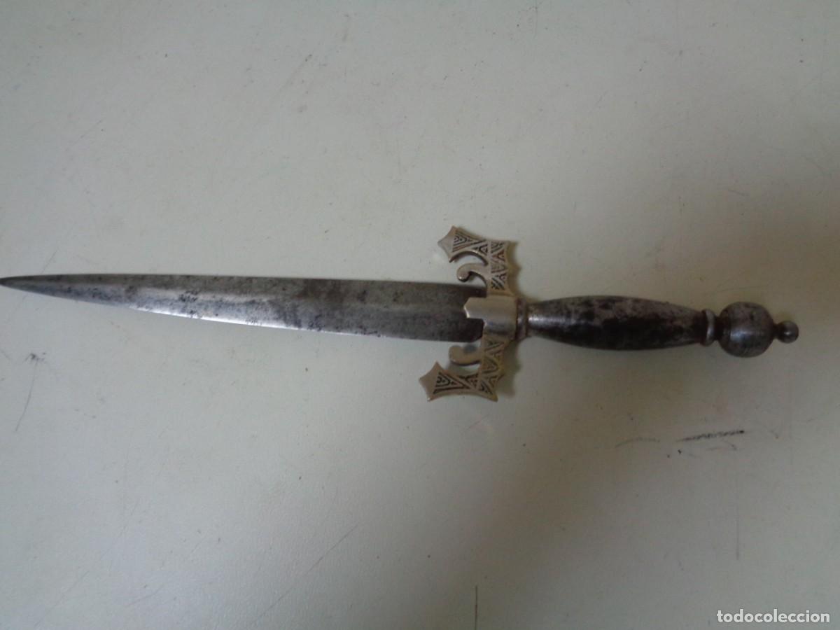 Militaria: pu&ntilde;al o daga del siglo XIX, hoja buen acero a dos filos parece Castellana