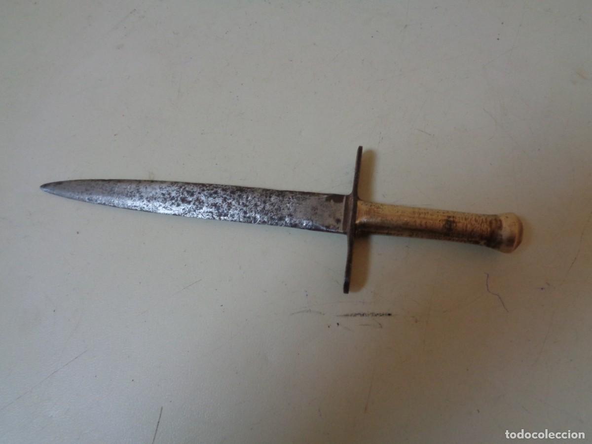 Militaria: antiquisimo daga o pu&ntilde;al siglo XVIII a XIX empu&ntilde;adura bronce de dama