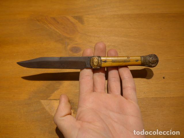 Militaria: Antiguo cuchillo del siglo XIX a identificar, con marcaje en hoja.