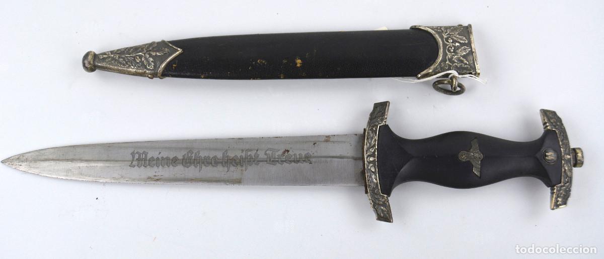 Militaria: Pu&ntilde;al militar alem&aacute;n, Tercer Reich. 37,5cm largo total. Hoja con inscripciones.