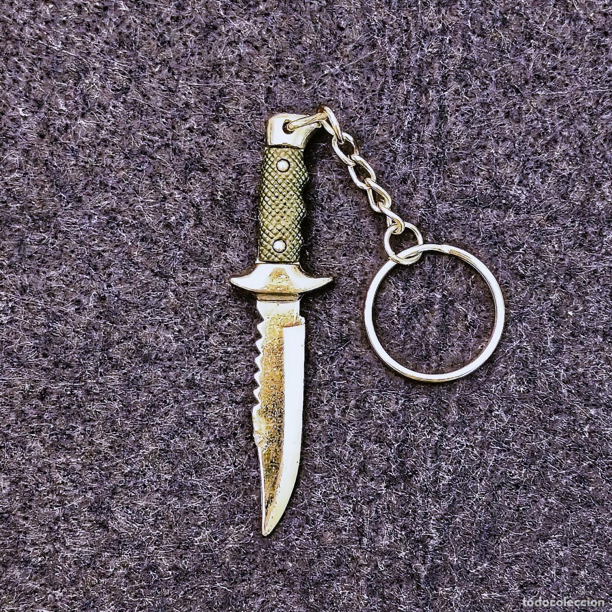 Militaria: CUCHILLO MILITAR DE METAL EN LLAVERO. MED. X CMS