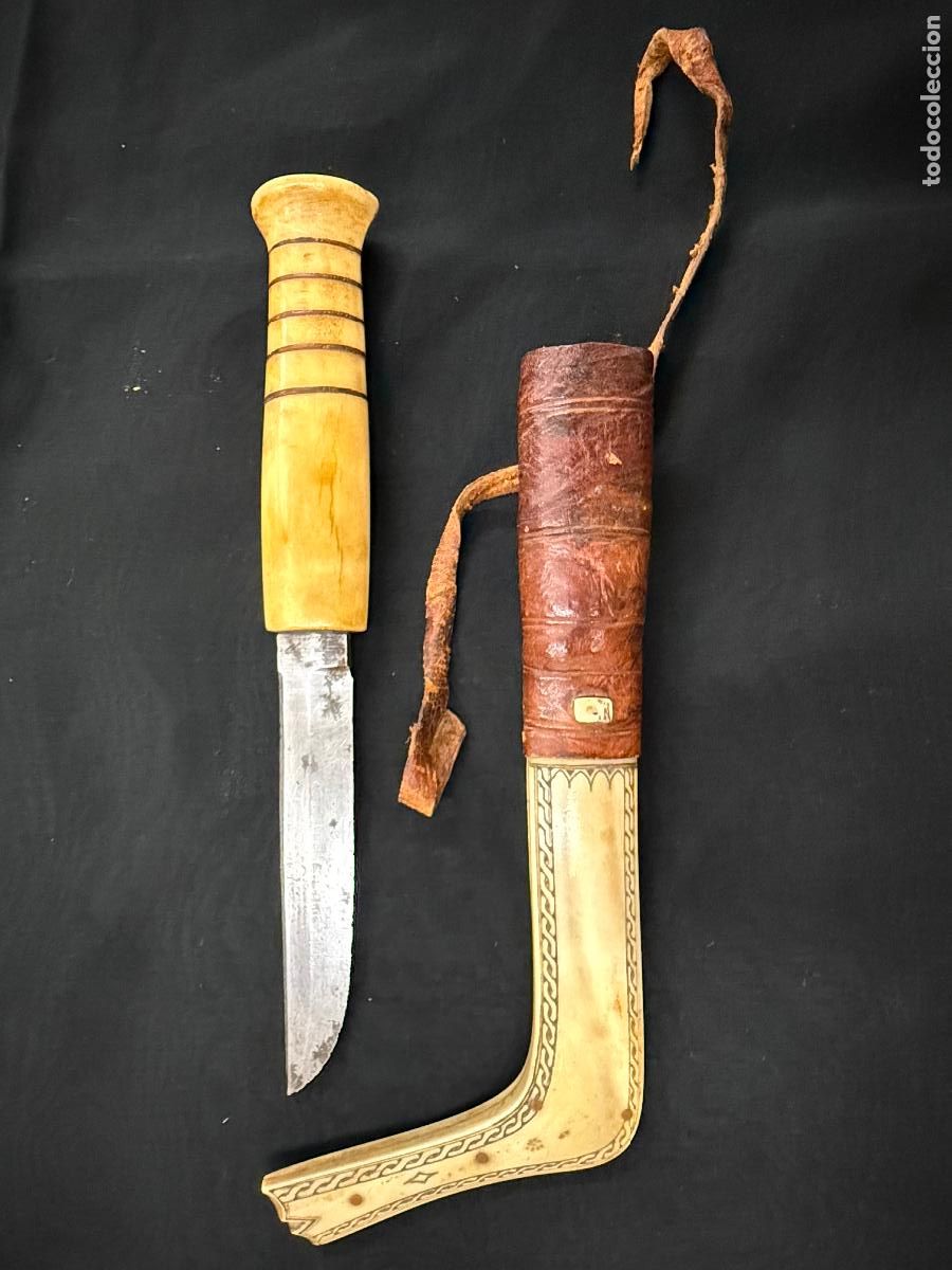 Militaria: Antiguo cuchillo o pu&ntilde;al de Laponia o Sami. En asta o hueso y piel. Firmado. Finales XIX