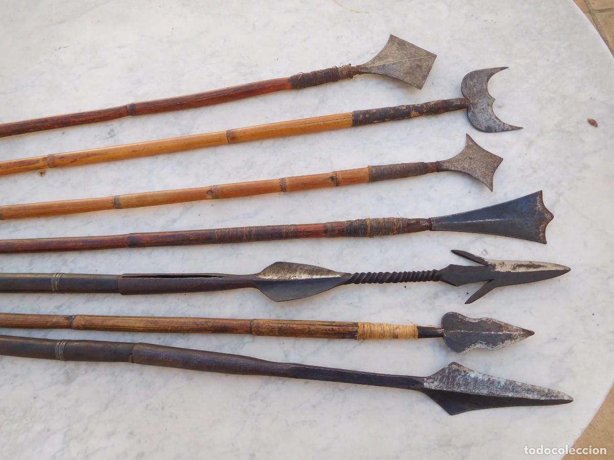 Militaria: Lote de 5 flechas y 2 lanzas africanas antiguas