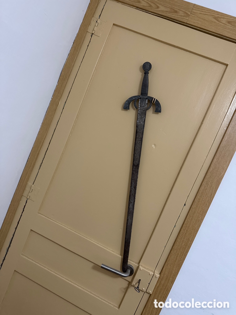 Militaria: ESPADA DE HIERRO EN TOLEDO REPRODUCCI&Oacute;N DECORATIVA CREO DE TIZONA