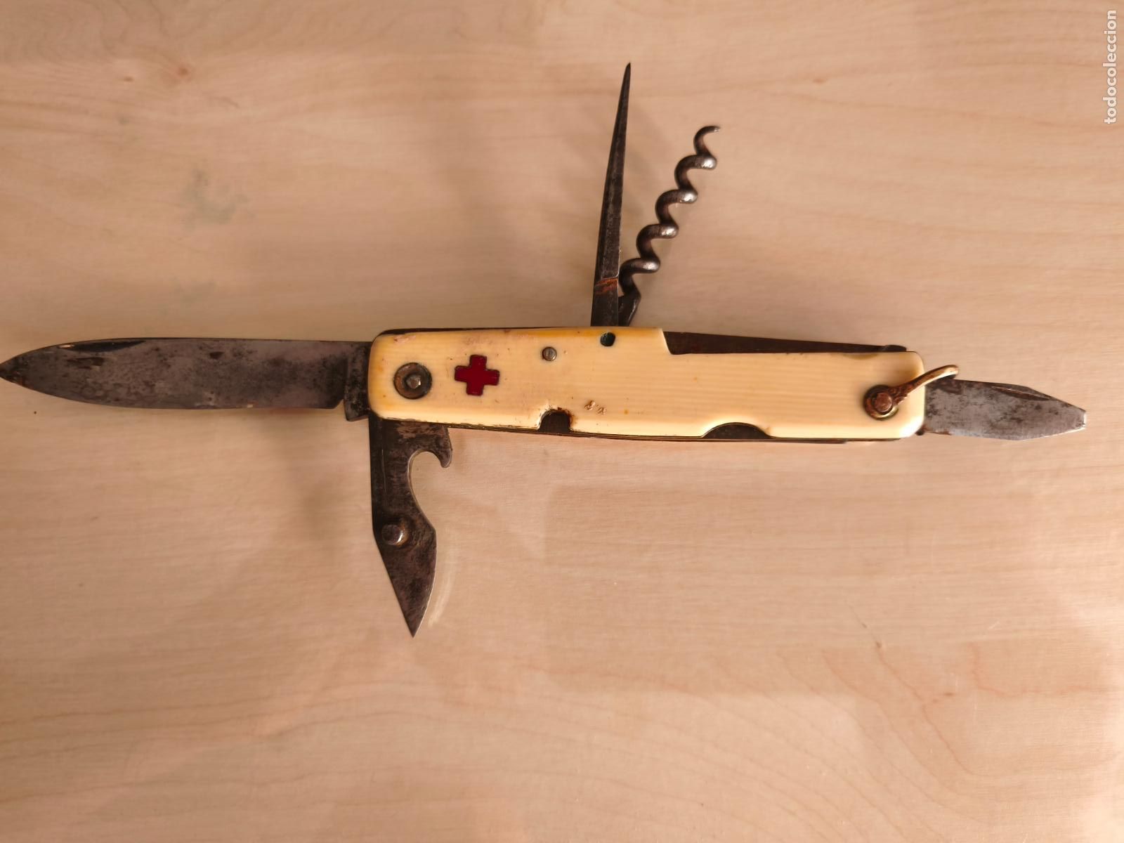 Militaria: Navaja multiuso de la cruz roja, muy antigua. Se&ntilde;ales de uso.