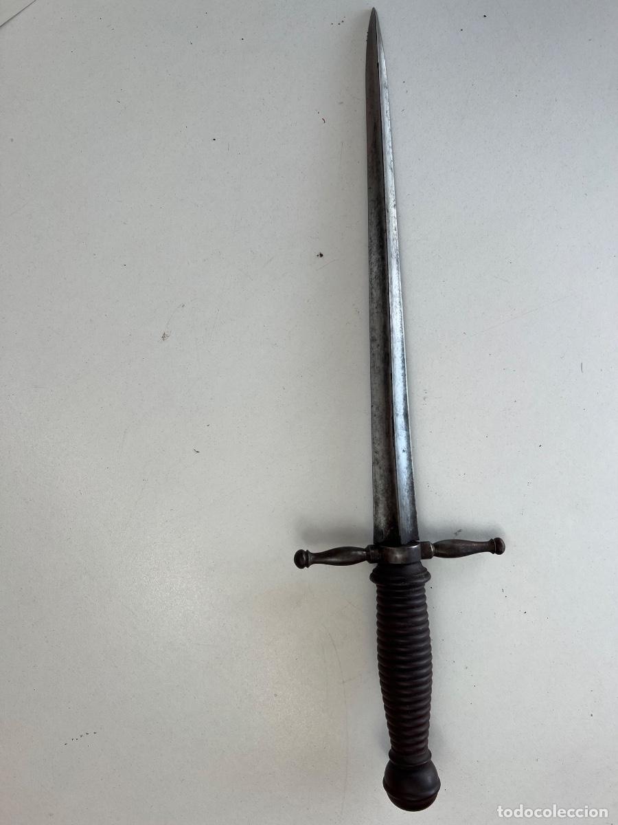 Militaria: ESTILETE O DAGA S. XIX