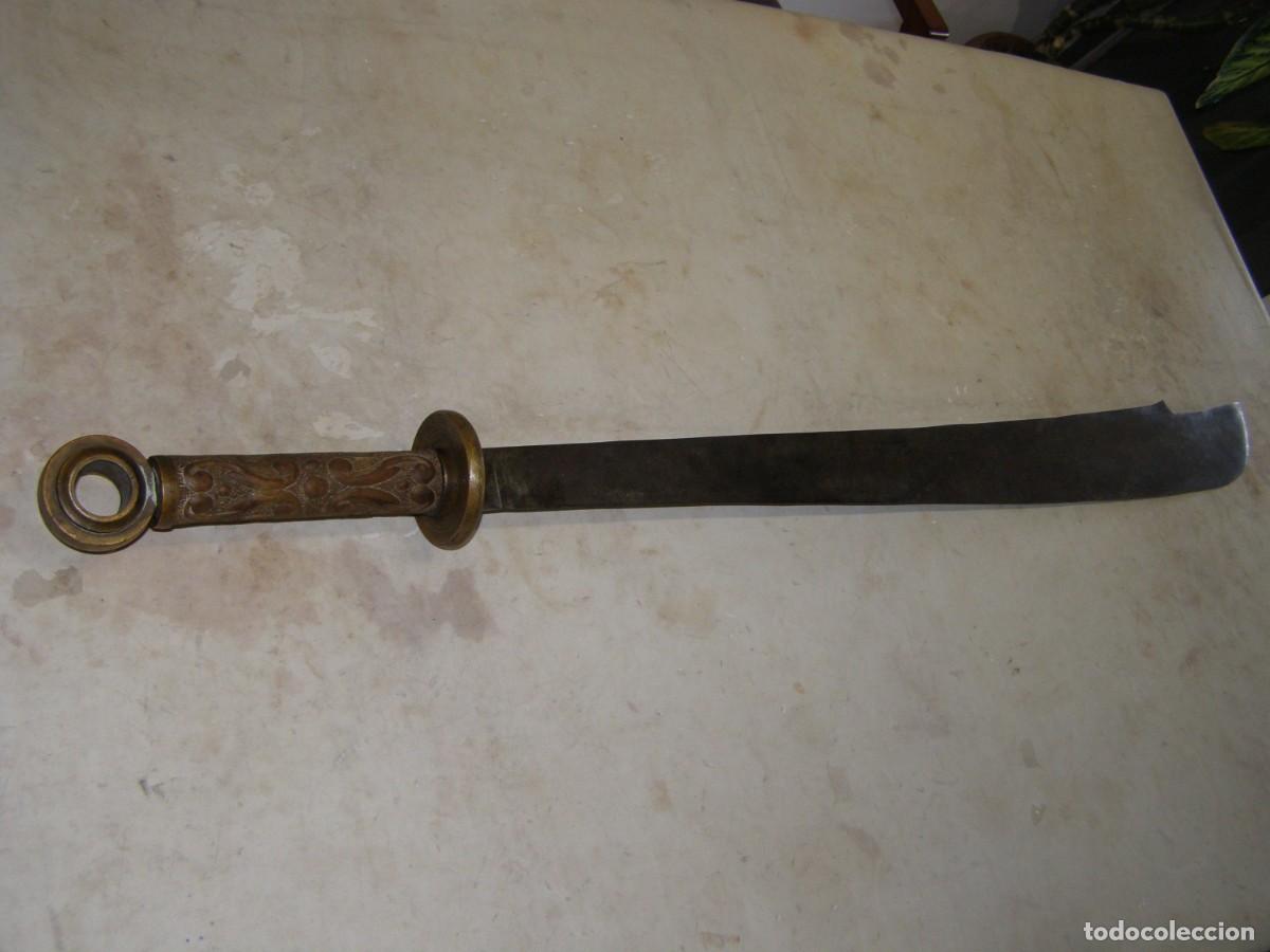 Militaria: Vieja y gran espada de tipo oriental.