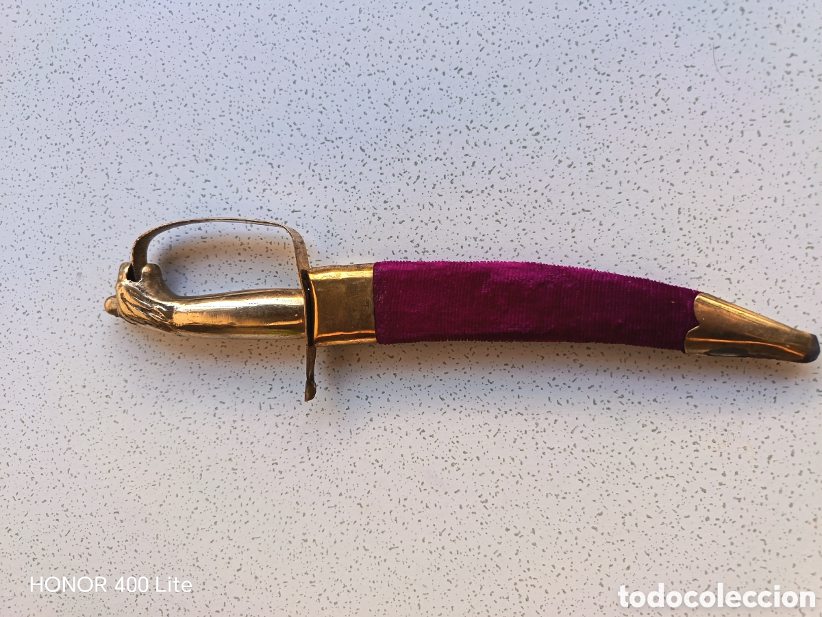 Militaria: Preciosa Daga India con mango de lat&oacute;n y funda de terciopelo