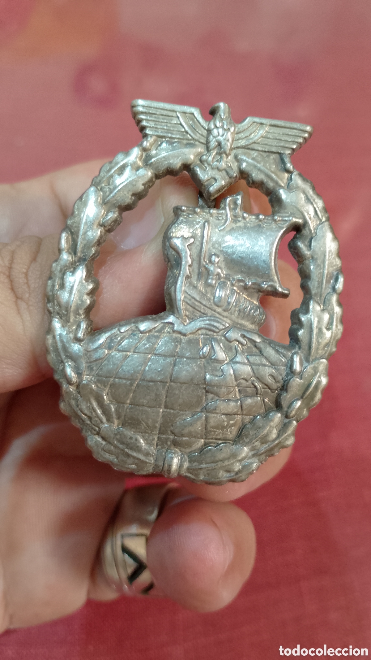 Militaria: Insignia militar de la Marina alemana guerra de cruceros auxiliarse segunda guerra mundial