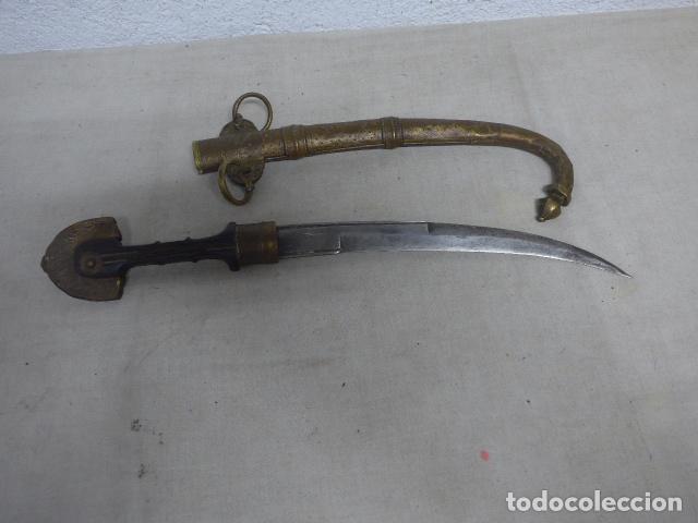 Militaria: Antiguo cuchillo gumia arabe militar original de principios siglo XX, marcaje en hoja.
