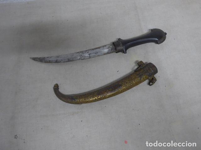 Militaria: Antiguo cuchillo gumia arabe con marcaje en hoja, original. Norte de Africa.