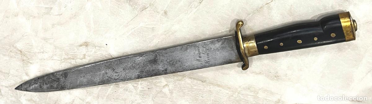 Militaria: Antiguo cuchillo tipo Bowie / caza, hoja marcada &ldquo;Marques Herm. y C&iacute;a&rdquo;, mango negro y guarniciones d