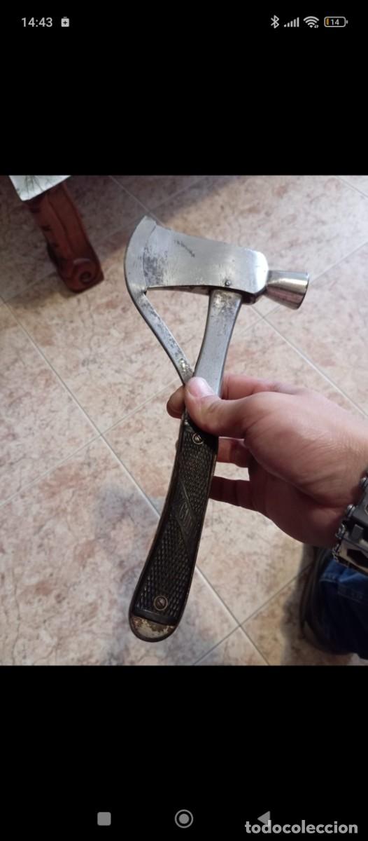 Militaria: Rara hacha uzkudun con protector de filo plegable