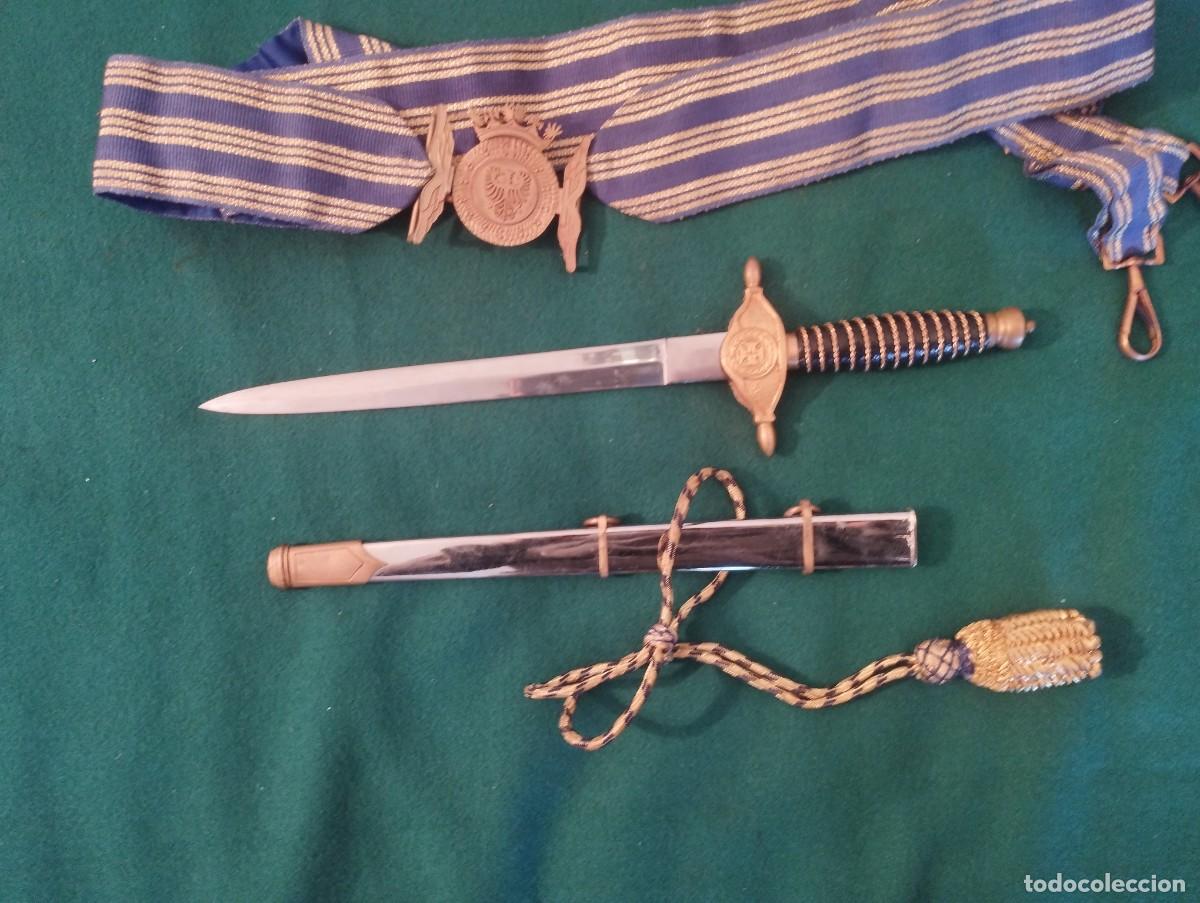 Militaria: Daga de Oficial Superior del Uniforme de la Aviaci&oacute;n Portuguesa y su conjunto.