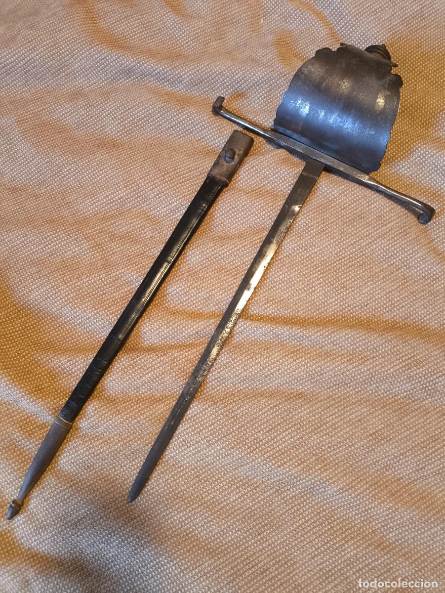 Militaria: Daga de mano izquierda vela Toledo