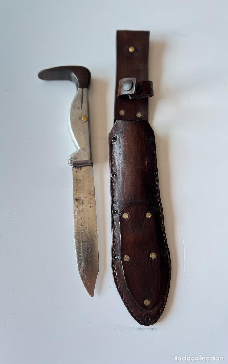 Militaria: Pu&ntilde;al 30 cm con funda de cuero