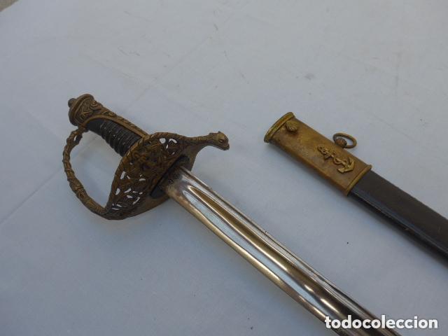 Militaria: Antigua espada de oficial de la marina francesa, original y con su funda. Francia.