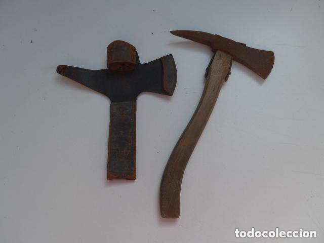 Militaria: Antigua hacha espa&ntilde;ola, militar o bomberos, con su tahali, original.