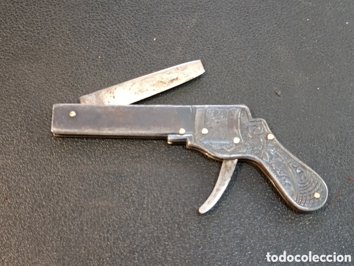 Militaria: Navaja en forma de pistola.