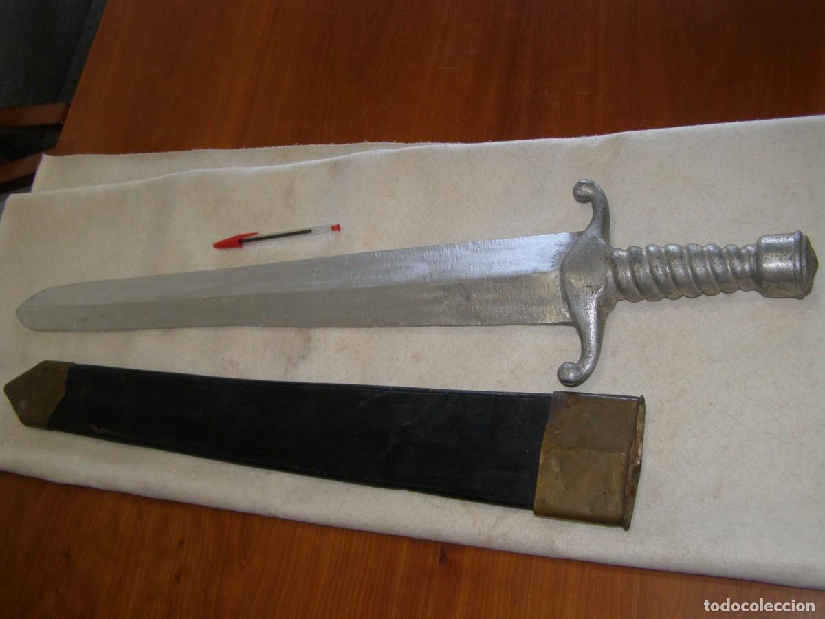 Militaria: Vieja espada de teatro o de cine. Tambien para cine y festejos populares.