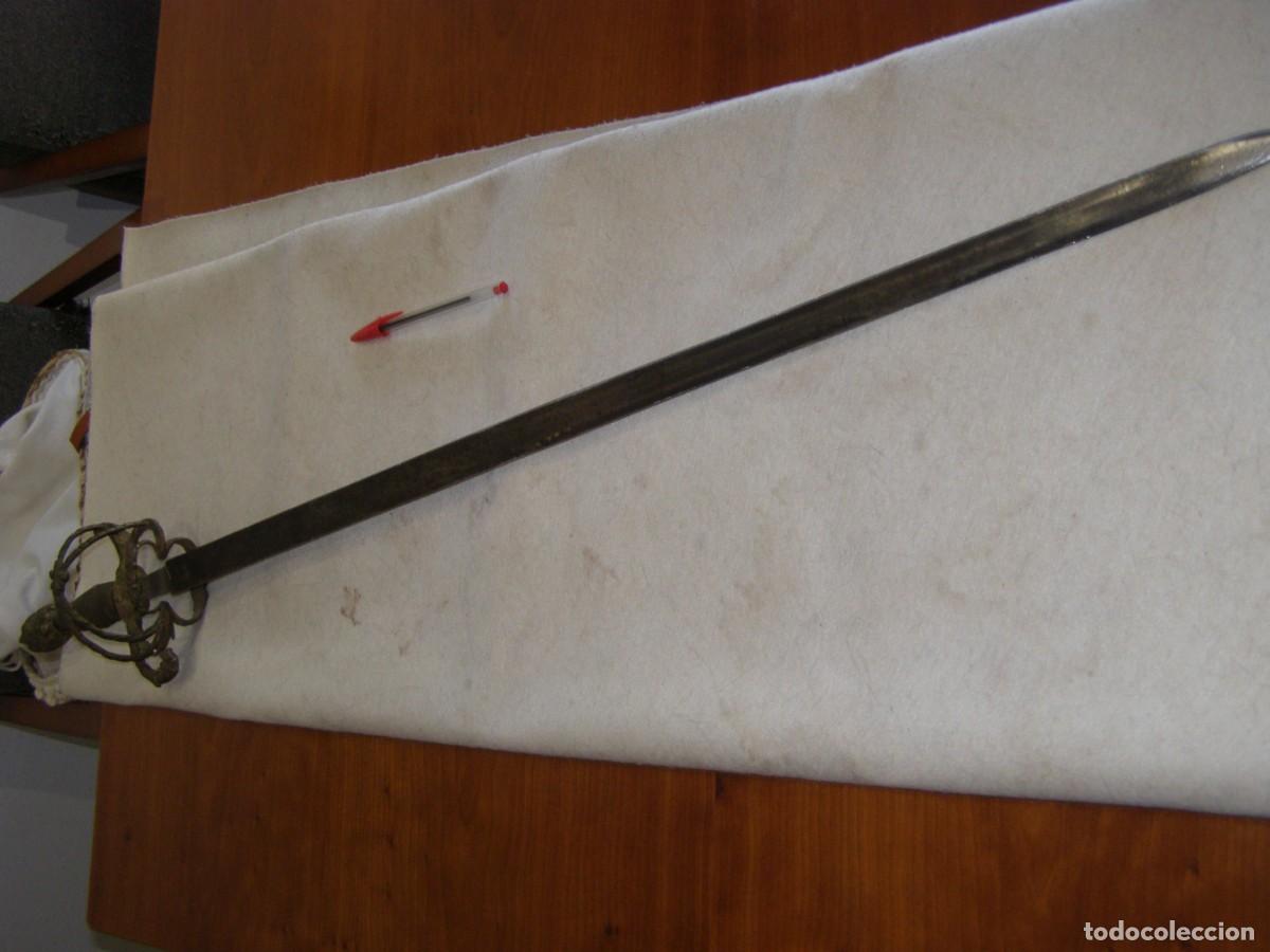 Militaria: Vieja espada de Toledo reaprovechada para teatro o de cine. Siglo XIX.