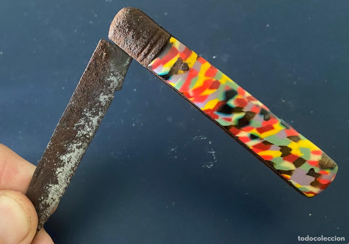 Militaria: Peque&ntilde;a navaja met&aacute;lica 18 cm. Abre y cierra perfectamente pero tiene mucho &oacute;xido. Para restaurar.