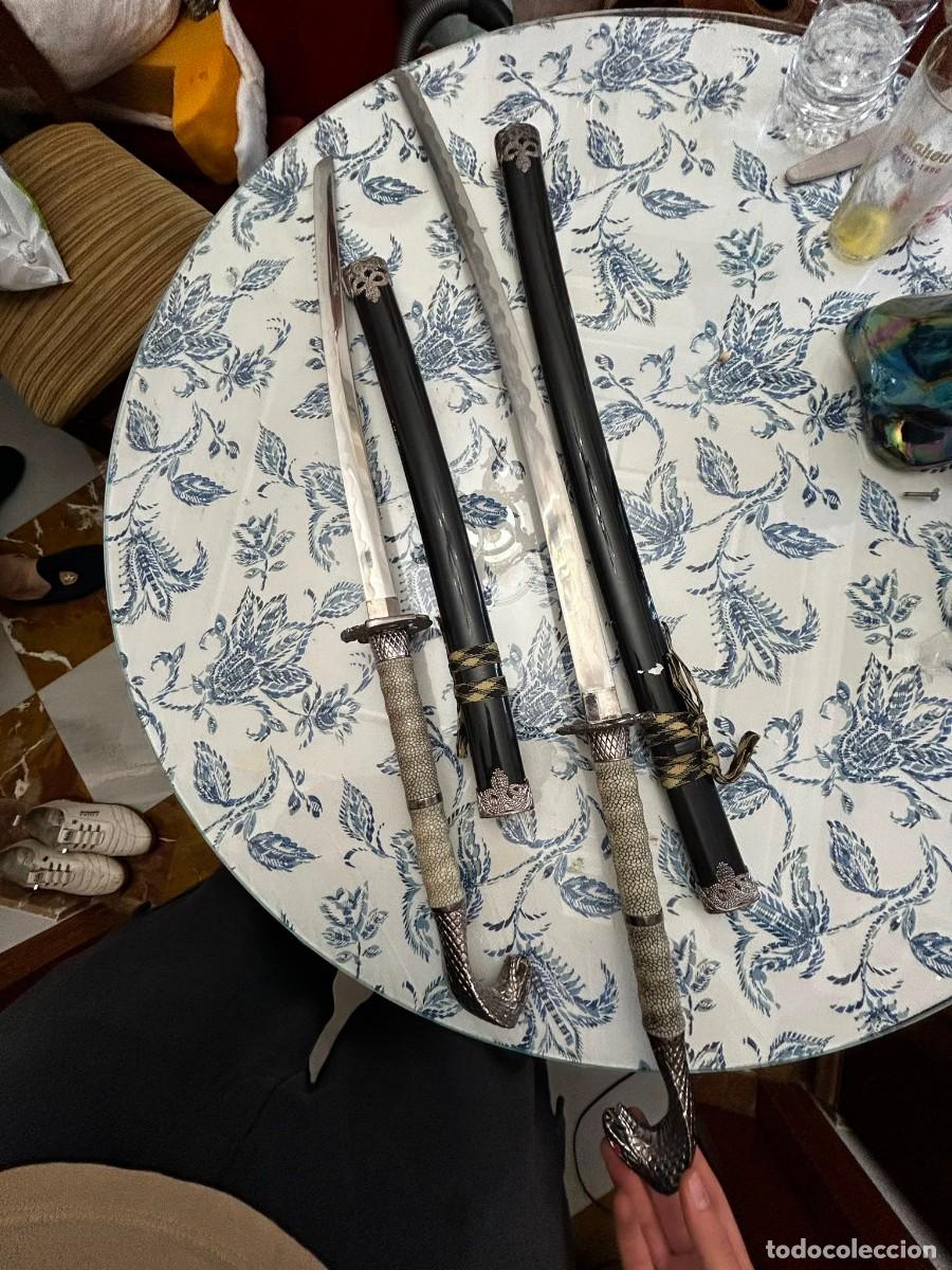 Militaria: Pareja de Katanas de Gran Lujo - Empu&ntilde;adura de Cobra Real - Acero Inoxidable y Piel - Decoraci&oacute;n