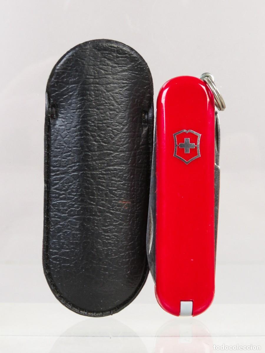 Militaria: Navaja de bolsillo multiusos Suiza Victorinox en su funda original