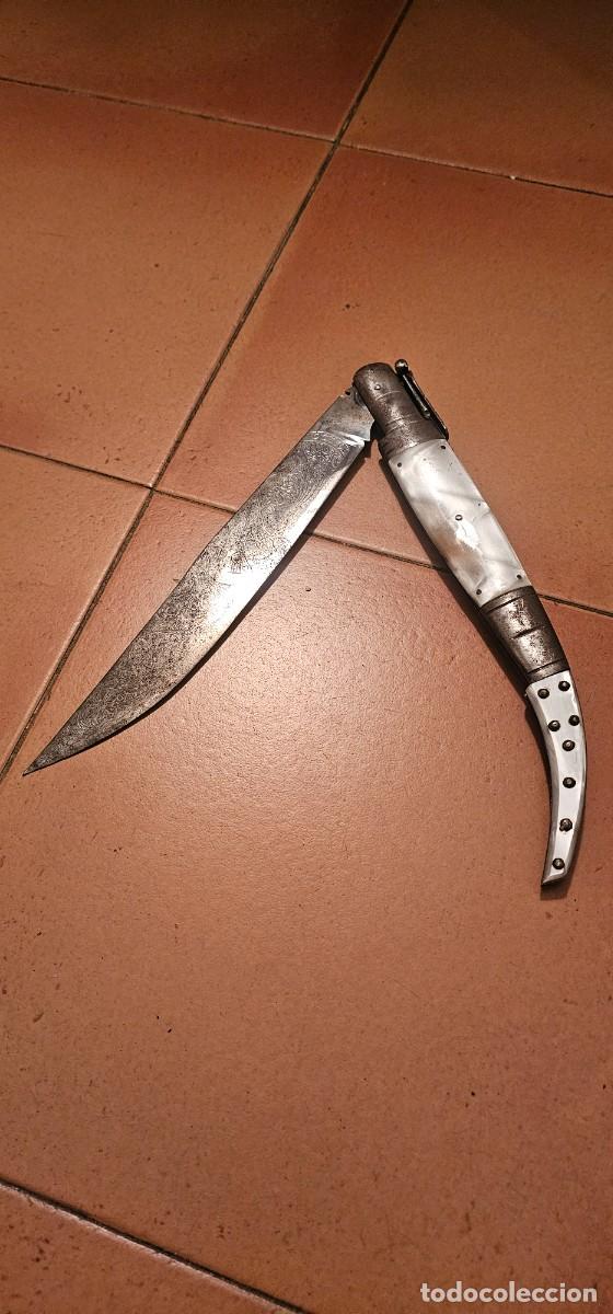 Militaria: Preciosa navaja antigua de Toledo grabada